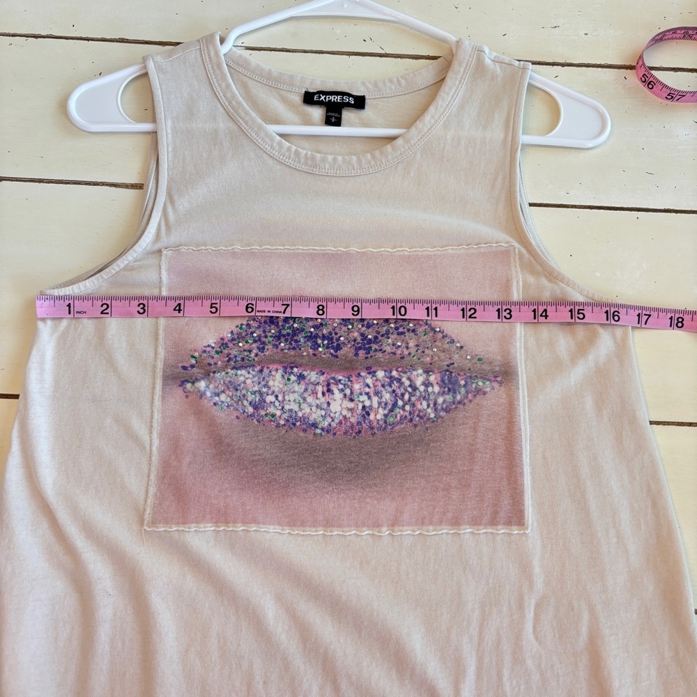 Express Lips Graphic Sequins Tank Top Women's S/P Creme - Picture 6 of 6